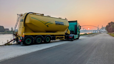 Onderlosser Aan Kanaal