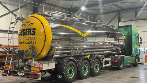 Tankwagen Span In Garage